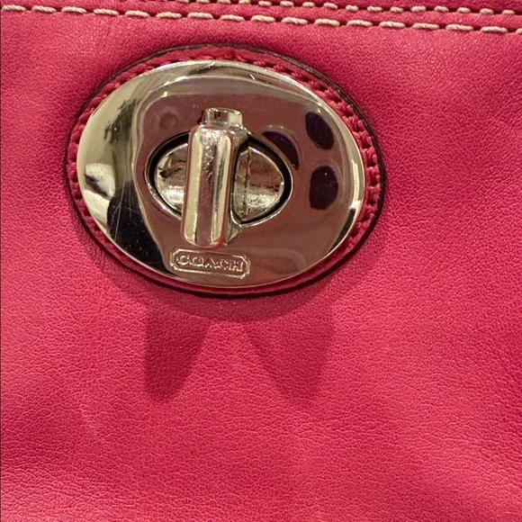 Vintage Coach  Pink Leather Tote Purse
Turnlock Satchel Shoulder Bag - Picture 3 of 16